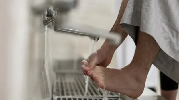 অজুর পর মূত্র ফোঁটা বেরিয়েছে মনে হলে যা করবেন, জেনে নিন শরিয়তের স্পষ্ট নির্দেশনা!